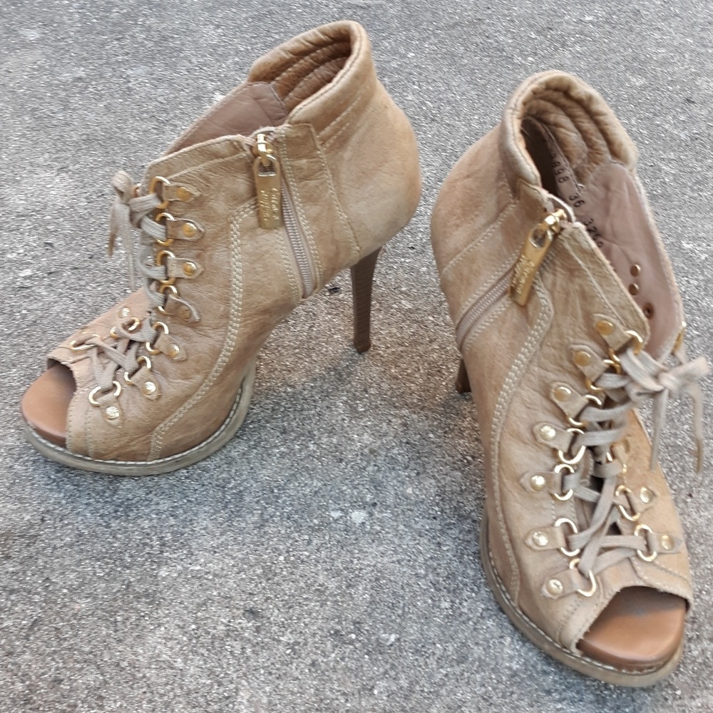 Carmen Steffens Tan Leather Peeptoe Booties